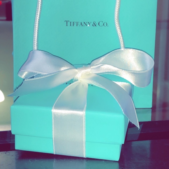 Meet your Posher, Cynthia - Picture 2 of 8